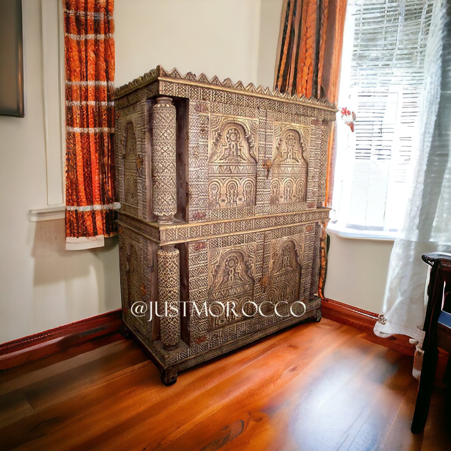 Castle armoire
