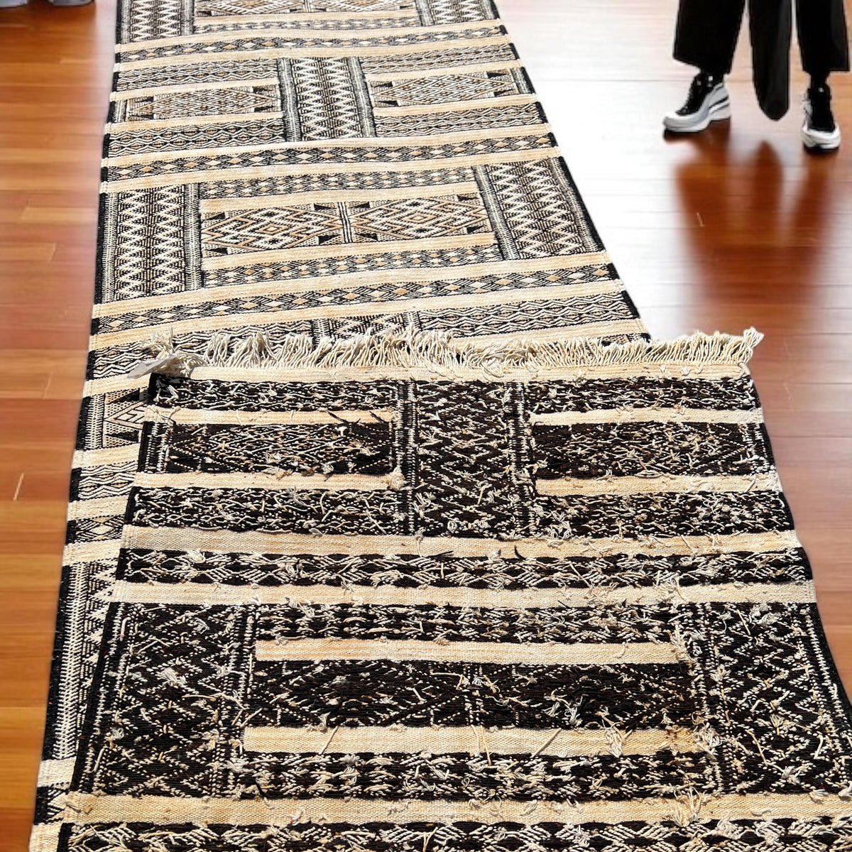 Vintage Berber Kilim Runner Rug, Handwoven Wool (113x29)