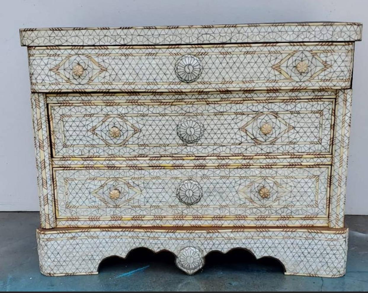 Mekissa mother of pearl set