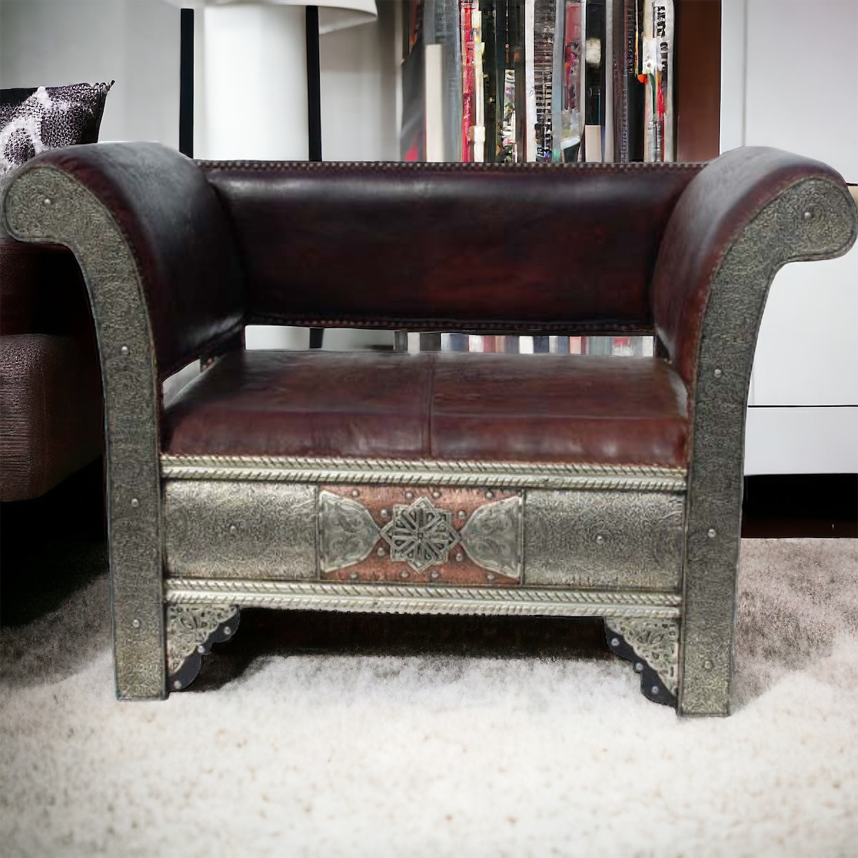 Amanjena leather chair