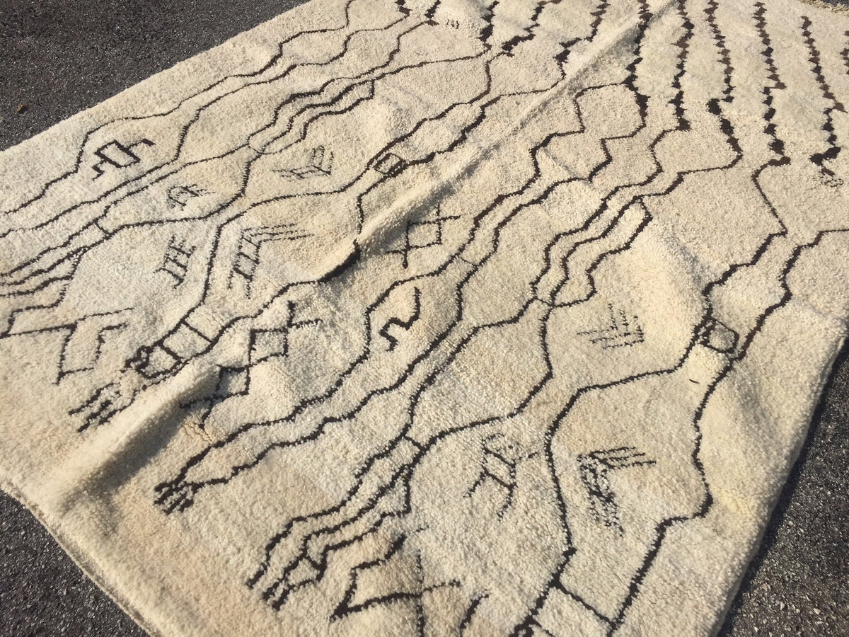 9ft 9in by 6ft 6in vintage Beni Ourain Moroccan rug with abstract handwoven design from Justmorocco.