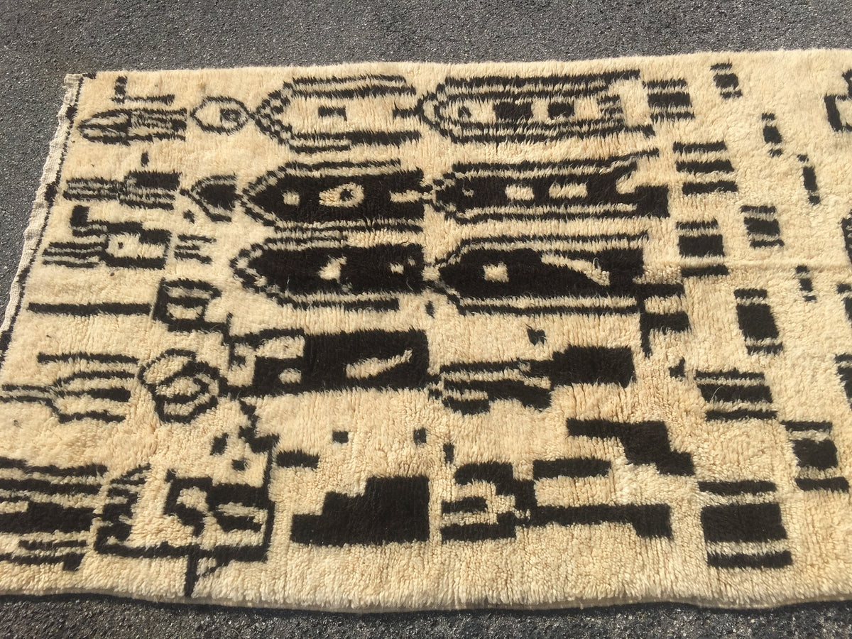 11ft by 5ft vintage Beni Ourain Moroccan rug, handwoven wool carpet with traditional geometric patterns by Justmorocco