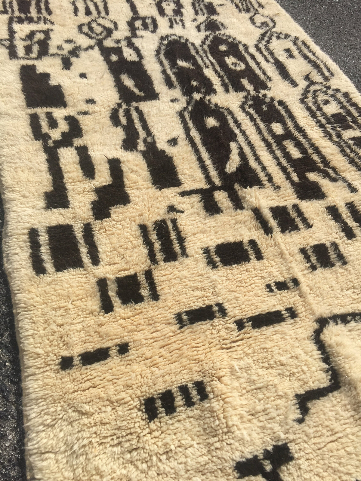 Handwoven vintage Beni Ourain Moroccan rug by Justmorocco, measuring 11ft x 5ft, featuring traditional geometric patterns in soft wool.