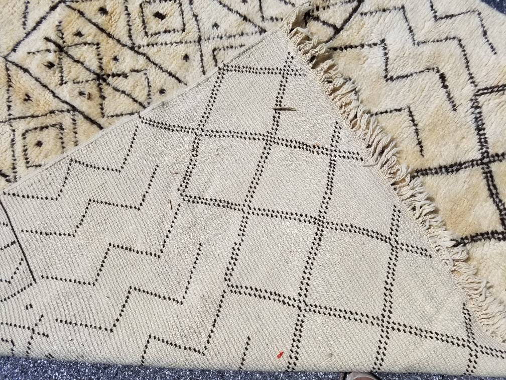 Vintage Beni Ourain Rug (10ft 5 x 6ft 3) - Handwoven Moroccan Wool Carpet