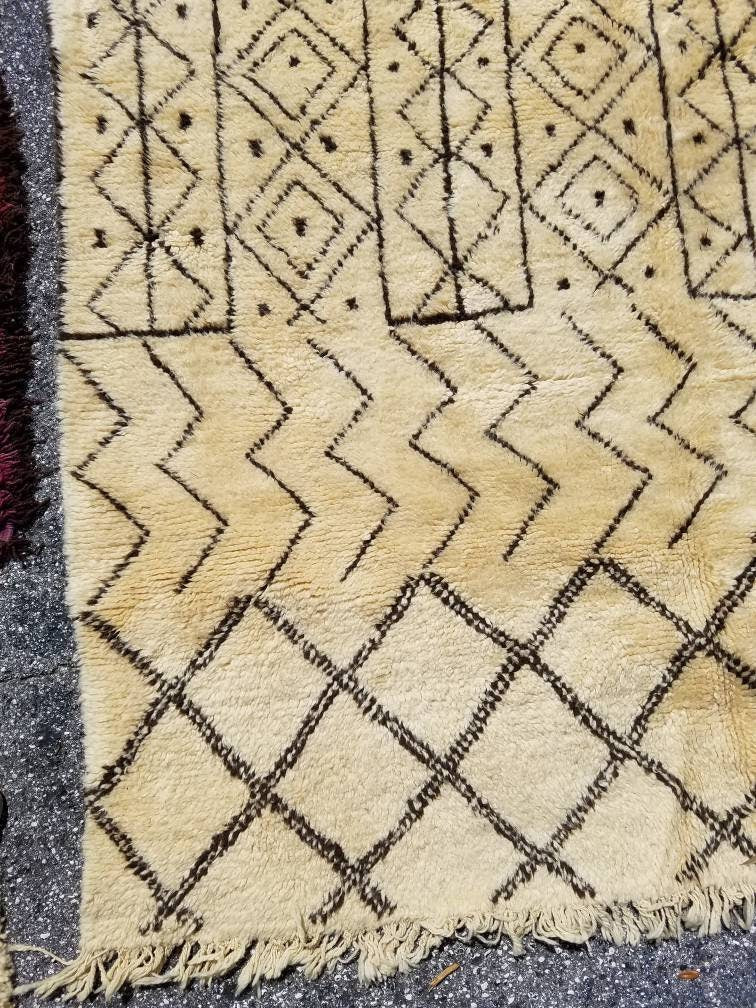 Vintage Beni Ourain Rug (10ft 5 x 6ft 3) - Handwoven Moroccan Wool Carpet