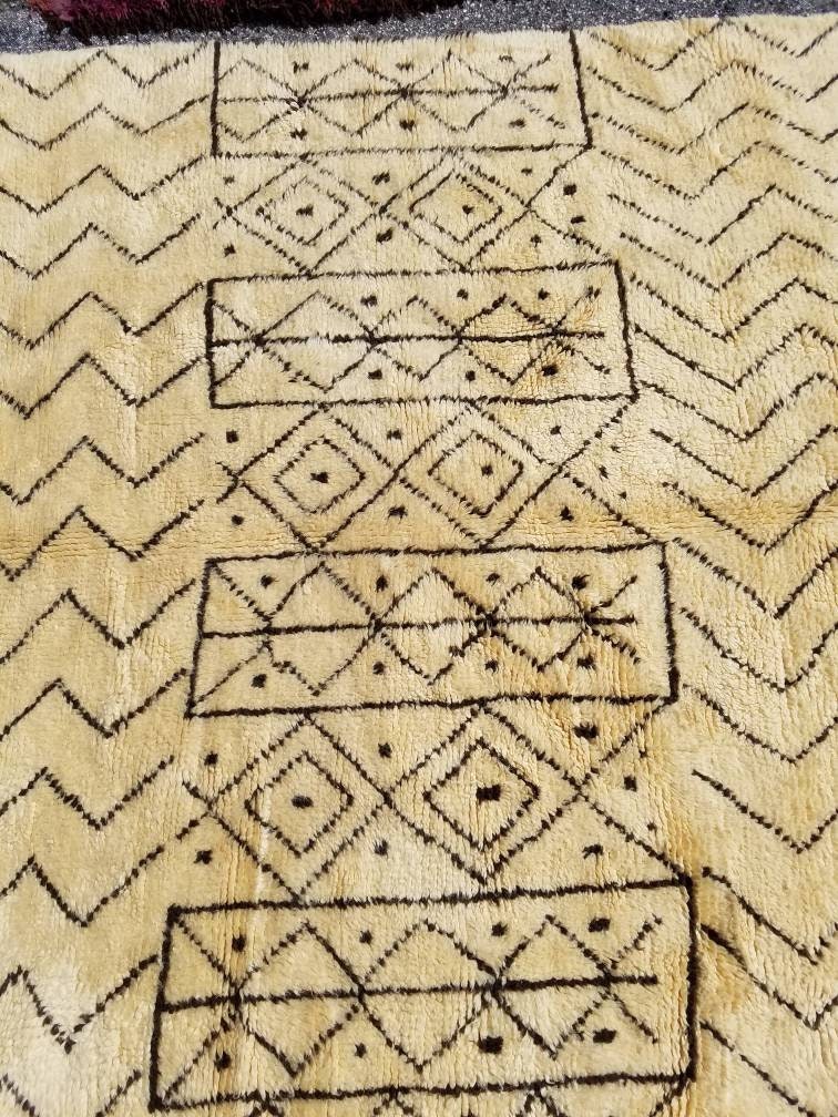 Vintage Beni Ourain Rug (10ft 5 x 6ft 3) - Handwoven Moroccan Wool Carpet