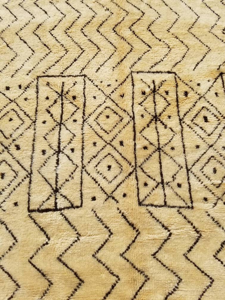 Vintage Beni Ourain Rug (10ft 5 x 6ft 3) - Handwoven Moroccan Wool Carpet