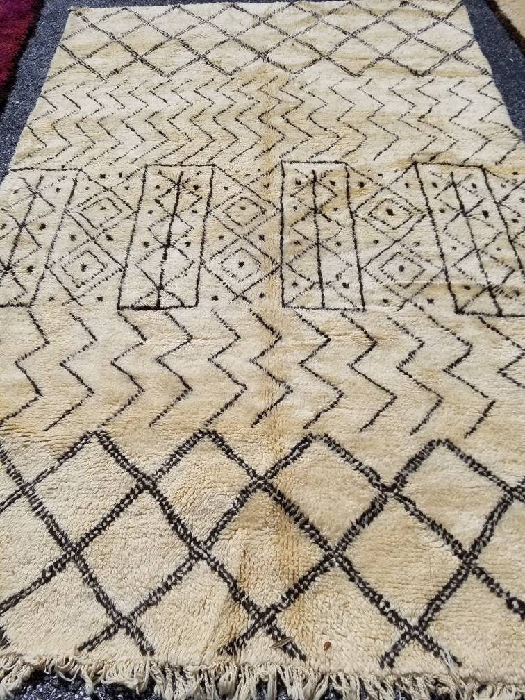 Vintage Beni Ourain Rug (10ft 5 x 6ft 3) - Handwoven Moroccan Wool Carpet