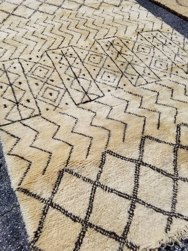 Vintage Beni Ourain Rug (10ft 5 x 6ft 3) - Handwoven Moroccan Wool Carpet