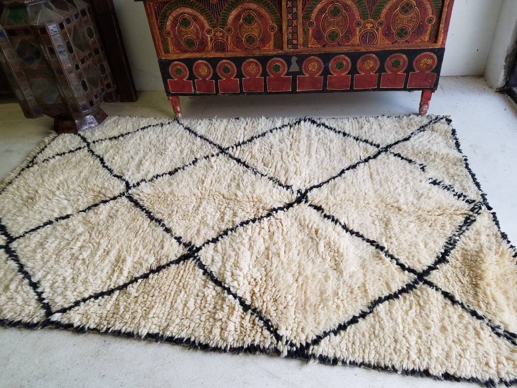 Vintage Beni Ourain Rug, Handwoven Wool Moroccan Carpet (74x48)