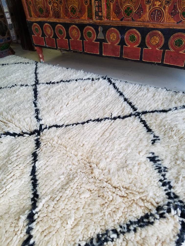Vintage Beni Ourain Rug, Handwoven Wool Moroccan Carpet (74x48)