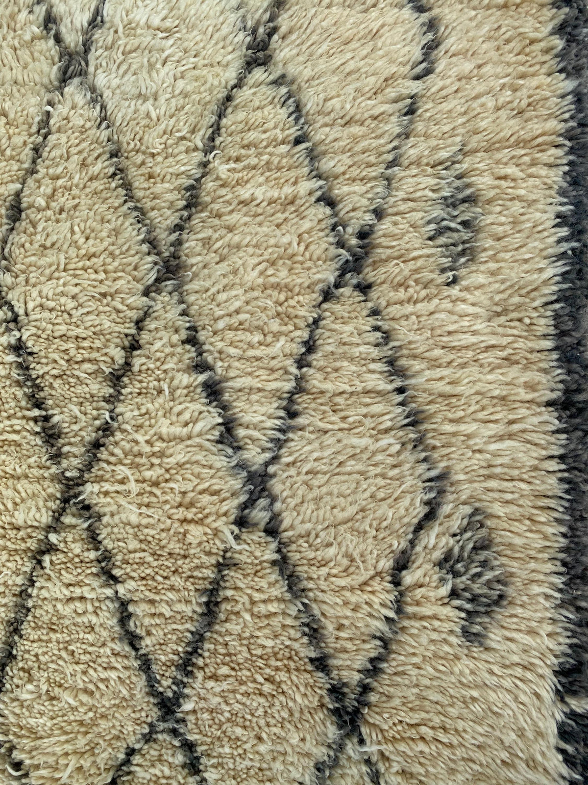 Handwoven Moroccan Beni Ourain Rug, Diamond Geometric Wool Carpet (87x60)