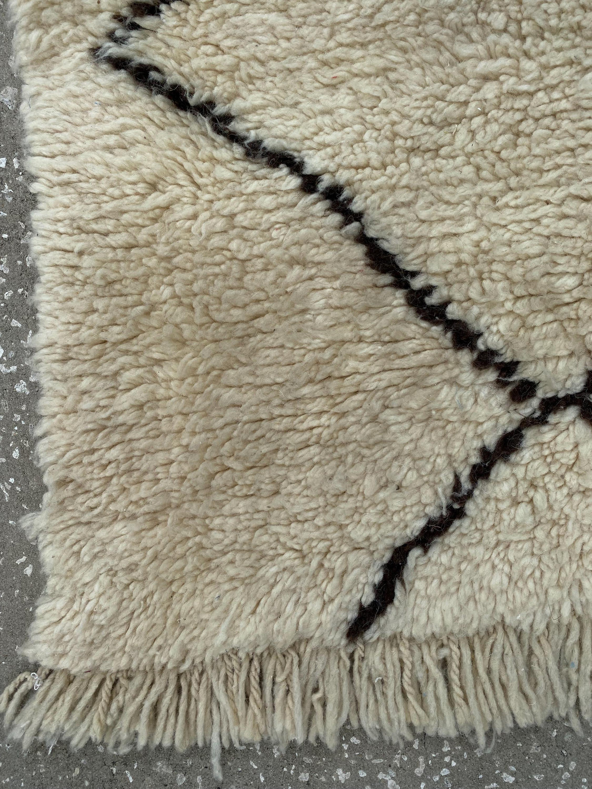 Handwoven Wool Beni Ourain Rug: Berber Diamond Pattern