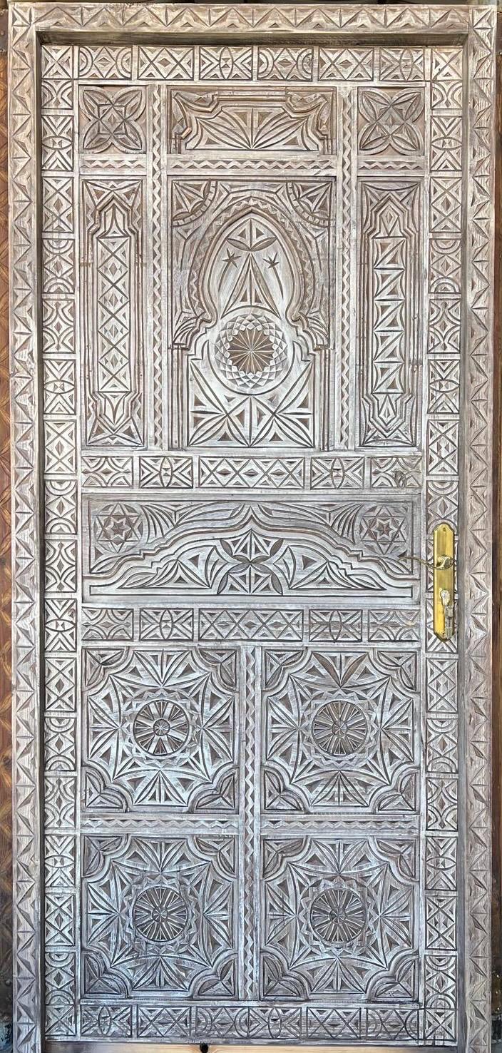 Carved bedroom Door Moroccan riad style: Brass Hardware