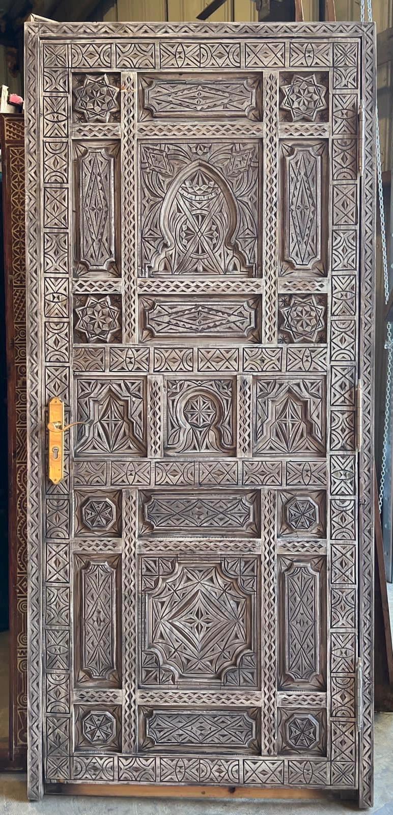 Carved bedroom Door Moroccan riad style: Brass Hardware