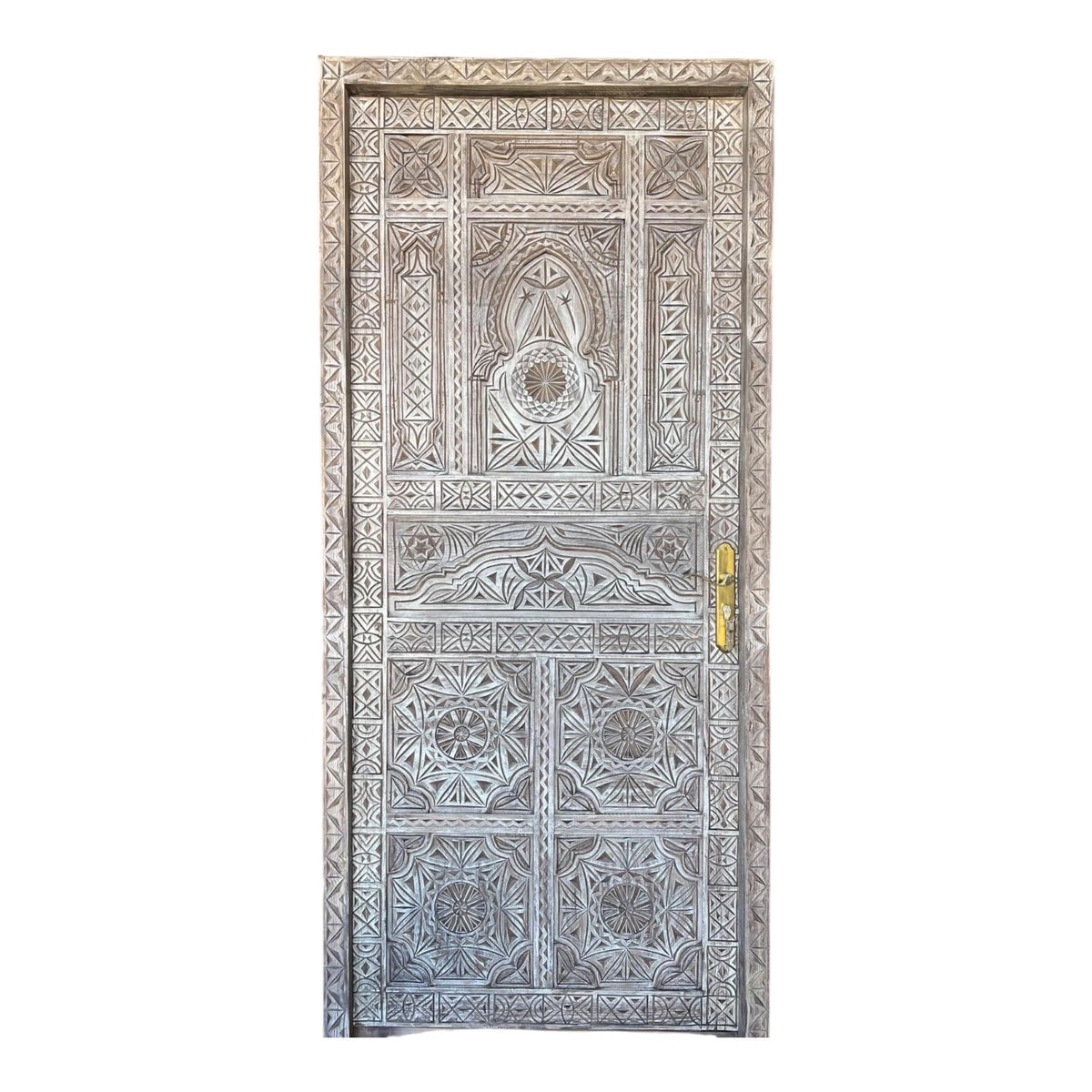 Carved bedroom Door Moroccan riad style: Brass Hardware