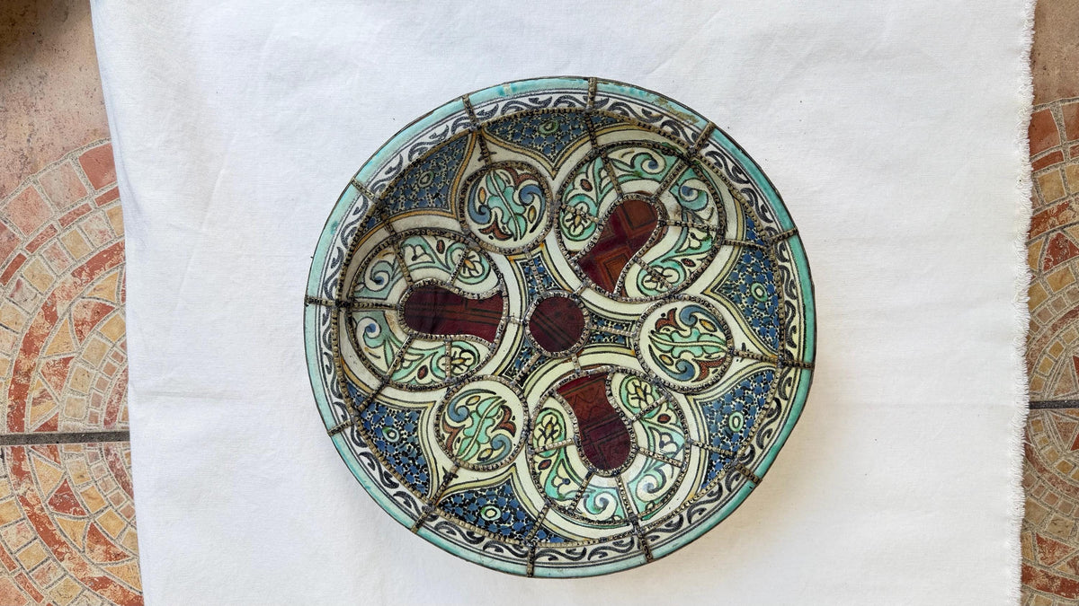 Mid-20th Century Moroccan decoration platter: clay pottery dates back centuries in Morocco