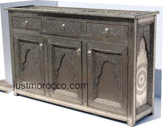 Magussa silver cabinet