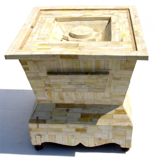 Saediya side table