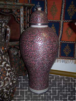 Red Kufi calligraphy vase