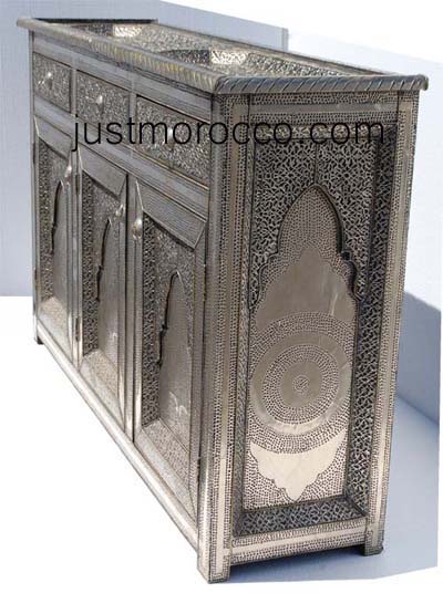 Magussa silver cabinet